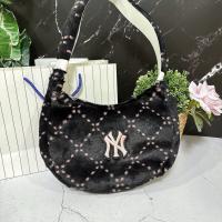 ราคา กระเป๋าny ทรง hobo ใบใหญ่ ขนมิ้ง ขนาด 11 นิ้ว สูง 8 นิ้ว (20776394370)