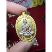 ราคา เจริญพรกลาง หลวงพ่อพัฒน์ ป๋องสุพรรณ เนื้อ3เค พิมพ์เต็มองค์ ขอบเรียบ (12144735853)