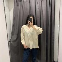 ราคา UNIQLO 2022ครอบครัวสไตล์เดียวกันใหม่สำหรับผู้หญิงผ้าฝ้ายอเนกประสงค์หลวมคอเปิดครึ่งแขนเสื้อเมฆ443838 (21143856391)