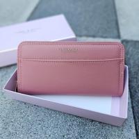 ราคา กระเป๋าสตางค์ซิปรอบใบยาว หนัง PU นิ่ม ด้านในสีครีม มีสายคล้อง พร้อมกล่อง (21326429991)