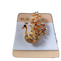 ราคา กลัดอก เข็มกลัดอก นกยูงทอง นกยูงเงิน (10250322695)