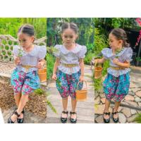 ราคา ชุดไทยโจงกระเบนเสื้อแขนตุ๊กตาคอบัว ชายเสื้อระบาย กระดุมปั้มเลิศหรู ผ้าถุงลายไทยดอกพุดตาลโบราณ เนื้อผ้าคอตตอล (15844464020)