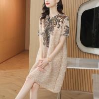 ราคา ชุดฤดูร้อนสำหรับคุณแม่วัยกลางคนชุดเดรสไซส์ใหญ่สำหรับคนตัวเล็กกระโปรงลดอายุพิมพ์ลายแขนสั้นแบบใหม่สำหรับสาวอ้วนปกปิดหน้าท้องดูผอมเพรียว (20221815599)