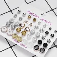 ราคา 12คู่ เซ็ตของต่างหูทองผสมกับรูปทรงหลากหลายเช่นเพทายสี่เหลี่ยมเพชรรูปหัวใจหมีและต่างหูผีเสื้อ (21126645671)