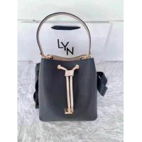 ราคา กระเป๋าถือทรงจีบ LYN BUCKET สีทูโทนใบใหญ่จุของได้เยอะ (21104123141)