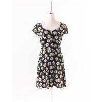 ราคา topshop เดรสสั้นสีดำพิมพ์ลายดอกไม้ กระดุมหน้า ป้ายแบรนด์ระบุไซส์ EUR Preloved (20670024624)