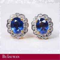 ราคา ต่างหู ประดับด้วยพลอยไพลิน ล้อมด้วยเพชรเบลเยี่ยม ตัวเรือนทองคำแท้ 18K เป็นแบบคลาสิคที่สามารถสวมติดหูได้ในทุกยุคทุกสมัย (18830739526)