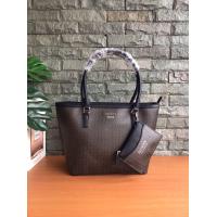 ราคา GUESS SHOPPER BAG WITH POUCH กระเป๋าสะพาย มาพร้อมกระเป๋าใบเล็ก รุ่นใหม่ล่าสุดจาก GUESS FACTORY หนังลาย Monogram สวยหรู ดูแพงอยู่ทรง (6079272600)