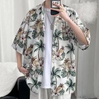 ราคา Suikone เสื้อแขนสั้นพิมพ์ลายทรงหลวมผู้ชายเสื้อเชิ้ตแขนสั้นคอวีกระดุมแถวเดียวเสื้อเชิ้ตชายหาดสไตล์ฮาวาย (17995772090)