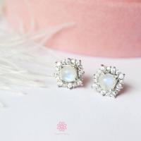 ราคา Rosenmarry ต่างหูพลอยแท้มูนสโตนเลือปฟ้าพลอยดิบ ตัวเรือนเงินแท้925รับประกันงาน RE003 (15206888691)