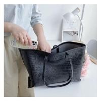 ราคา พร้อมส่ง กระเป๋าสะพาย จุของได้เยอะ Total bag ลายหนังจรเข้ A5122 (18556943363)