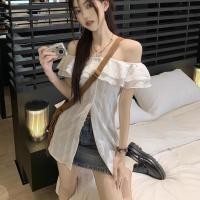 ราคา เสื้อเชิ้ต เปิดไหล่ข้างเดียว แต่งลูกไม้ แต่งระบาย สีขาว สไตล์ใหม่ V723 (19785268976)