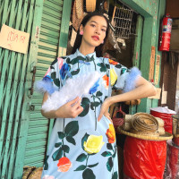 ราคา THONGYOY Dress Qipao ขนนก Candy Rose เดรสกี่เพ้าแต่งขนนก ชุดกระโปรงคอจีนทรงปล่อย ลายดอกกุหลาบ (17415986081)