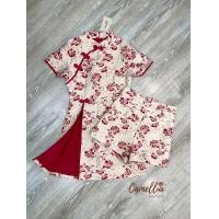 ราคา ตรุทจีนปีนี้มาเร็วกว่าทุกปีนะคะ เตรียมตัวให้พร้อมคะ ชุดSet เสื้อกี่เพ้าผ้าทอลายดอกโทนสีแดงทอง แต่งกระดุมสีแดงสวยลงตัวมากคะ กางเกงขาสั้นลายเข้ากับชุด งานผ้าสวยหรูดูแพงใส่สวยๆ รับอังเปาได้เลยคะ (2118661