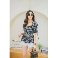 ราคา มาใหม่จ้า จีบหน้า ลายเสือ ลายม้าลายสวยๆ จ้า ดีเทลเก๋ๆที่แขน มีเชือกรูด ผูกโบว์น่ารักๆ ด้านหลังเล่นเป็นสม็อก สวยๆ งานตัวนี้ ใส่สวยมาก ไม่ผิดหวังอย่างแน่นอน ต้องตำนะคะ สาวๆ เนื้อผ้าไหม 100 ดี งานป้ายแพ็