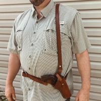 ราคา ยุคที่ทำด้วยมือคาวบอยหนังไหล่ซองสำหรับหมุนเข็มขัดเทียมเดียว Rig Colt สไตล์ปืนผู้ถือเครื่องแต่งกายคอสเพลย์ผู้ชาย (19737656602)