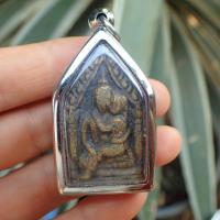 ราคา พระขุนแผน ขุนแผน อุ้มนาง กุมารทอง หน้าทองคำมหาเสน่ห์ ปลุกเสกแรง และเฮี้ยน สร้างจากตำรามหาเสน่ห์ โดยมีพื้นฐานมาจาก ตำราอิ้นทั้ง 3 คู่ (18453125252)