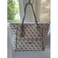 ราคา กระเป๋าผู้หญิงสะพายข้าง กระเป๋าผู้หญิง ช๊อปปิ้ง Guess สภาพมือ1 ป้ายห้อย ลดสุดๆ ไปเลยจ้า หนังซาฟีโน่ พิมพ์แบรนด์ สีขาว สายยาวปรับระดับได้ สวยหรู ดูดี sizeM กำลังดีไม่ใหญ่ไป (20925848171)