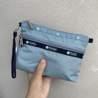 ราคา LeSportsac กระเป๋าคลัทช์7105กระเป๋ามือถือลายการ์ตูนกระเป๋าเครื่องสำอางสองชั้นกระเป๋าเก็บของกันน้ำมีซิปสองเส้นพร้อมเชือกคล้องมือ (20796006465)