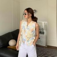 ราคา Maynita Linen floral vest เสื้อกั๊กผ้าลินินลายดอก (21200941460)
