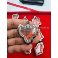 ราคา AB006 กรอบสแตนเลสแกะลายงานอย่างดีเข้ารูป พระมเหศวรเหรียญระฆังเหรียญพัดยศครุฑพิมพ์ใหญ่ครุฑพิมพ์เล็กท้าวเวสสุวรรณฟรีห่วงพุกอย่างดี1 (10801696760)
