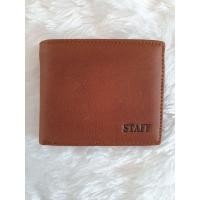 ราคา กระเป๋าสตางค์ หนังวัวแท้ กระเป๋าตังค์ STAFF พร้อมส่ง ในไทย กระเป๋าสตางค์ใบสั้น สังฆทานถวายพระ (20582272268)