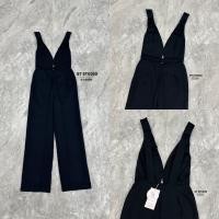 ราคา งานป้าย BT Studio จั้มสูทขายาวคอวีเว้าช่วงบนเอวเล็กน้อย ช่วงไหล่แต่งโบว์ 2ข้าง แต่งสายเดี่ยวยาวโชว์แผ่นหลังช่วงกางเกงแต่งระบายพริ้ว ๆ 2 ข้าง สวย สบัดจ้าา (21311903202)