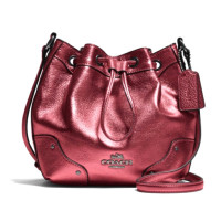 ราคา กระเป๋าสะพาย COACH แท้ ทรงขนมจีบ น่ารักมาก หนังแท้ หนังนิ่ม สายปรับความยาวได้ สวยโดดเด่นมาก สีหายาก COACH 35363 Grain Leather Baby Mickie Drawstring Cherry (20980140281)