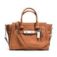 ราคา กระเป๋าถือ Coach แท้ รุ่นหรูที่สุด หนังแท้ หนังนิ่ม มีสายยาว สีเมทัลลิค หายาก ไซส์กลาง มีหมุดที่ฐาน COACH 34816 SWAGGER 27 IN PEBBLE LEATHER BAG (13466892264)