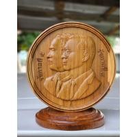 ราคา ไม้สักแกะสลัก ภาพรัชกาลที่ 5 และ 9 ขนาด 19 x 21 cm (20600828241)