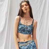 ราคา OMG BKK เสื้อครอปสายเดี่ยวยีนส์ ลาย Monogram (20147200251)