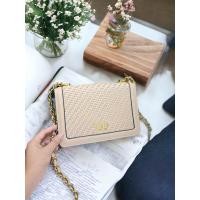 ราคา กระเป๋าสะพายข้าง guess หนังลายสาน (21323119464)