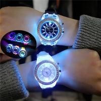 ราคา Watch นาฬิกาข้อมือมีไฟ12สีนาฬิกาเรืองแสงไฟ LED กะพริบนาฬิกาแฟชั่นเหมาะสำหรับเด็กและผู้ใหญ่ (7665160875)