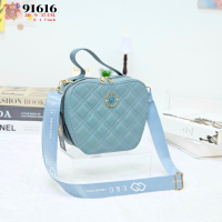 ราคา YNG กระเป๋าสะพายข้างทรงแอปเปิ้ล ซิปคู่หน้านวม สายสปอร์ต รุ่น 91616 (20931273145)