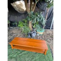 ราคา CProduct โต๊ะวางทีวีไม้สัก 45x145สูง35ซม ชั้นวางไม้สัก2ชั้น ชั้นวางทีวีทรงเตี้ย ชั้นวางของเอนกประสงค์ รุ่นปกยื่น งานไม้ดิบ สีสักน้ำตาลส้ม (20569514899)