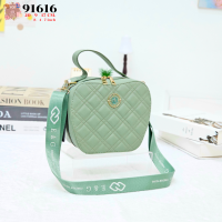 ราคา YNG กระเป๋าสะพายข้างทรงแอปเปิ้ล ซิปคู่หน้านวม สายสปอร์ต รุ่น 91616 (20931273146)