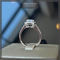ราคา RG559 แหวนเพชรสังเคราะห์ CZ เพชรล้อมเหลี่ยม 1 กะรัต ตัวเรือนเงินผสม ชุบทองคำขาวโรเดียม Gray Gold Jewelry (21250915230)