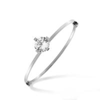 ราคา 555jewelry กำไลข้อมือสแตนเลส สตีล ประดับด้วยเพชร CZ เม็ดสวย ดีไซน์คลาสสิค รุ่น MNC BG227 กำไลสแตนเลส กำไลข้อมือผู้หญิง กำไลข้อมือสวยๆ BG18 (20985202879)