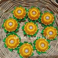 ราคา ริบบิ้น เหรียญโปรยทาน ดอกไม้จากริบบิ้นกากเพชร ดอกไม้ปลอม ดอกไม้เสียบไม้กฐิน ดอกเปล่า 20 ดอก (19846441833)