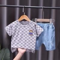 ราคา เคลียร์สต็อค ชุดเซ็ตเด็ก เสื้อยืดพิมพ์ลายสไตล์กุชชี่ กางเกงผ้ายีนส์เทียม ไซส์ S XXL (10977287371)