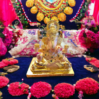 ราคา พระพิฆเนศ พระพิฆเนศนั่งบัลลังก์ งานอินเดีย ปางปลดหนี้ประทานทรัพย์ พระพิฆเนศประทานพร 7x10 ซม งานปิดทอง งานจิวเวลรี่ ปลุกเสกแล้ว (20658036140)