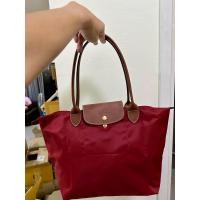 ราคา Longchamp กระเป๋าลองฌองป์ ของแท้แน่นอน ออกชอปเยอรมันค่ะ อยากดูรูปเพิ่มเติมทักแชทได้เลยค่า (21013737130)