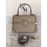 ราคา กระเป๋าครอสบอดี้ LYN กระเป๋าสะพายเเบบใหม่ทรงเคลลี่ มี 4 สี พร้อมอุปกรณ์ (20841341484)