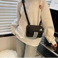 ราคา New ADIDA Sกระเป๋าใหม่ผู้ชายและผู้หญิงแฟชั่นไหล่เดียวแนวทแยง มาใหม่ มี 2 แบบให้เลือก เป็นที่นิยมมาก (17890974703)