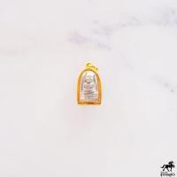 ราคา จี้หลวงปู่ทวด ทรงพระรอดจิ๋ว เนื้อทอง เนื้อซาติน ทองแท้ 90 อัดกันน้ำ ถูกที่สุด มีใบรับประกันจากร้าน 511 4287 (7689778186)