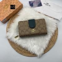 ราคา กระเป๋า สตางค์ผู้หญิง ใบกลาง coach สินค้าพร้อมส่ง พร้อมกล่อง ถุงผ้า งานเกรดพี่เมียม ขนาด6 5นิ้ว (18320397622)