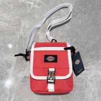 ราคา Dickies แท้ 100 Dickies แบรนด์ไทด์ ใหม่ 2021 กระเป๋าสะพายไหล่ ผู้ชายและผู้หญิง สีที่คมชัด กระเป๋าคู่ แบบพกพา แพ็คเกจบุรุษไปรษณีย์ รุ่น D18 4สี (7504252161)