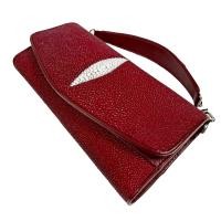 ราคา กระเป๋าสะพายผู้หญิง หนังปลากระเบนแท้ รุ่น 3 พับยักษ์ มีหูหิ้วพร้อมสายสะพาย เลือกสีได้ ใส่ธนบัตร การ์ด เหรียญ หนังแท้100 (17218597037)