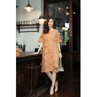 ราคา ส่งเร็ว เดรสลูกไม้ผสมผ้าฝ้ายเกรดพรีเมี่ยม ปักงานฉลุดอกไม้ทั้งตัว ดีเทลตอกมุกรอบคอสวยงามมากค่ะ มีซับในตัวอย่างดีนะคะ เดรสทรงเอ ลายลูกไม้สวยเด่น ชุดเก๋ดูดีมากค่ะ เดรสทรงสวย สไตส์เรียบหรู ดูคลาสสิค ใส่ได