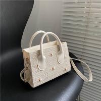 ราคา กระเป๋าสะพายข้าง ทรงเหลี่ยม AA1701 (11139305625)